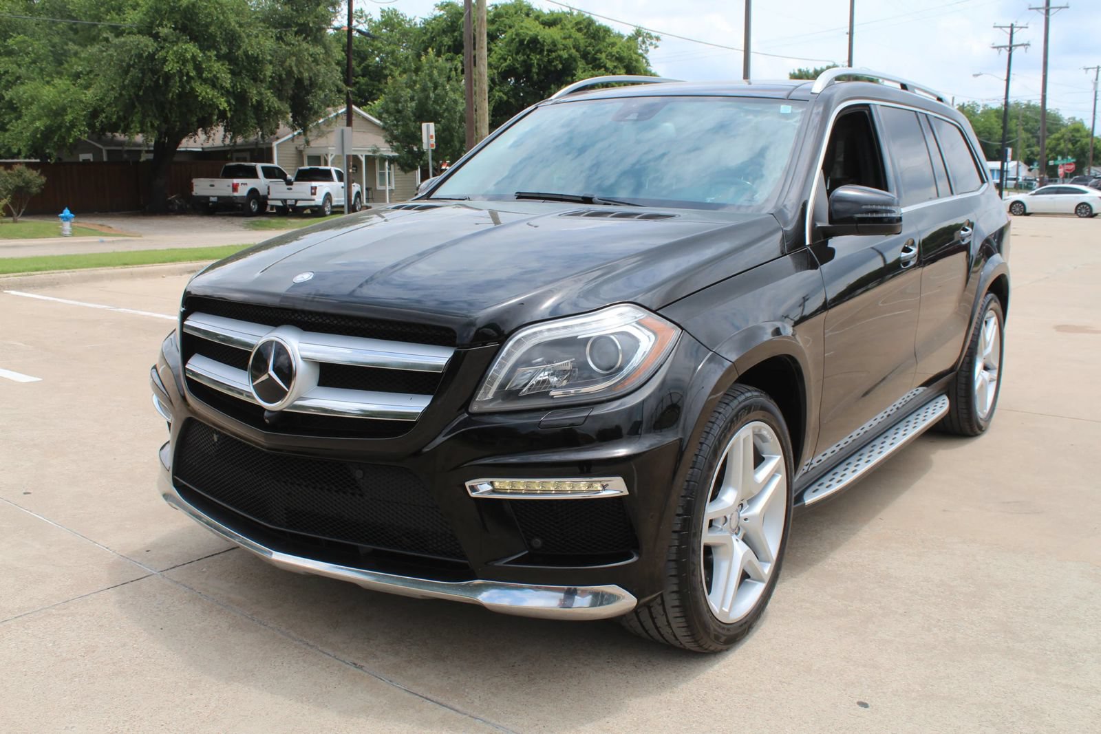 Used 2014 Mercedes-Benz GL 550 4MATIC w/ Driver Assistance Package image 4