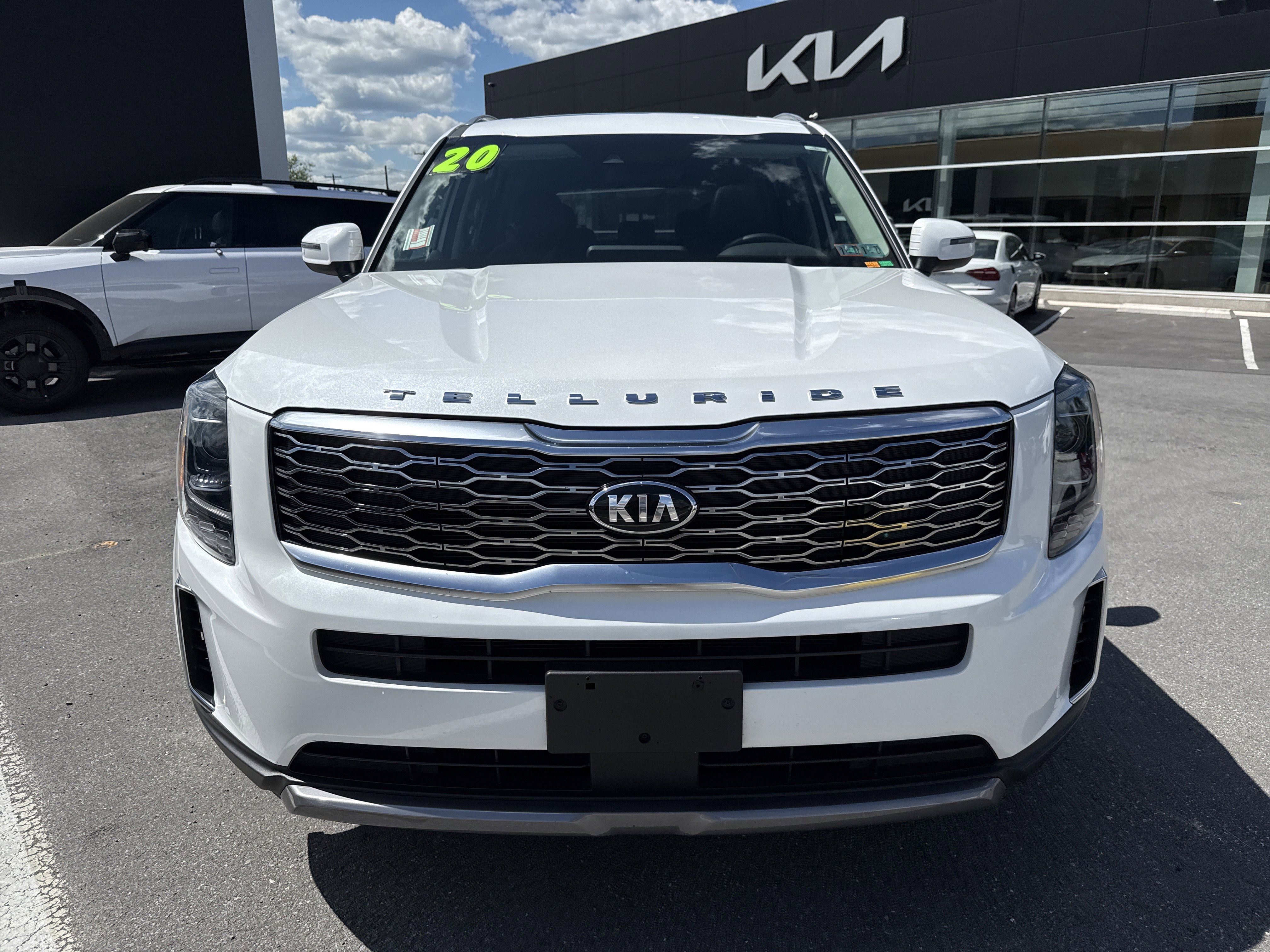 Used 2020 Kia Telluride S w/ S 8 Passenger Seating Package AWD/4WD image 9