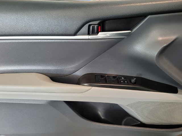 Used 2022 Toyota Camry SE FWD image 18