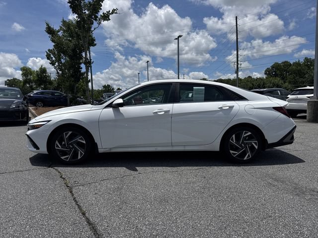 Certified 2025 Hyundai Elantra Limited FWD image 4