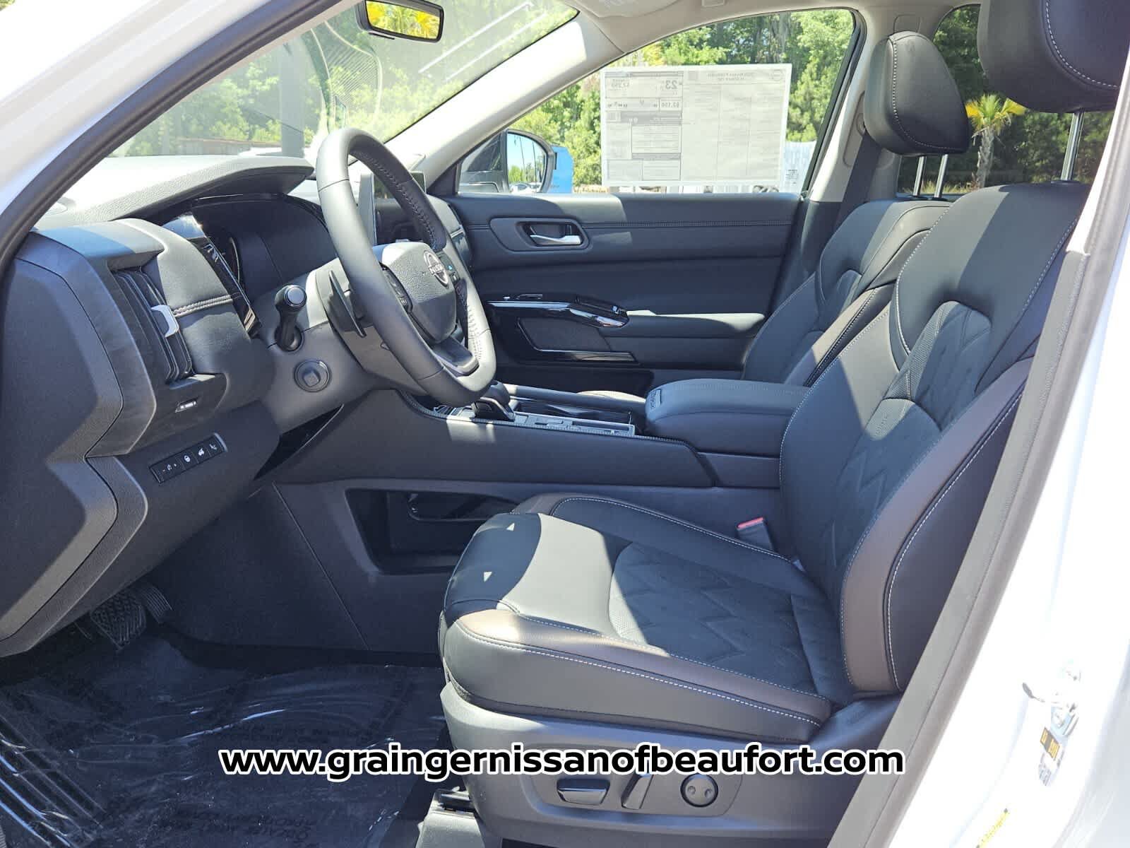 New 2026 Nissan Pathfinder Platinum FWD image 3