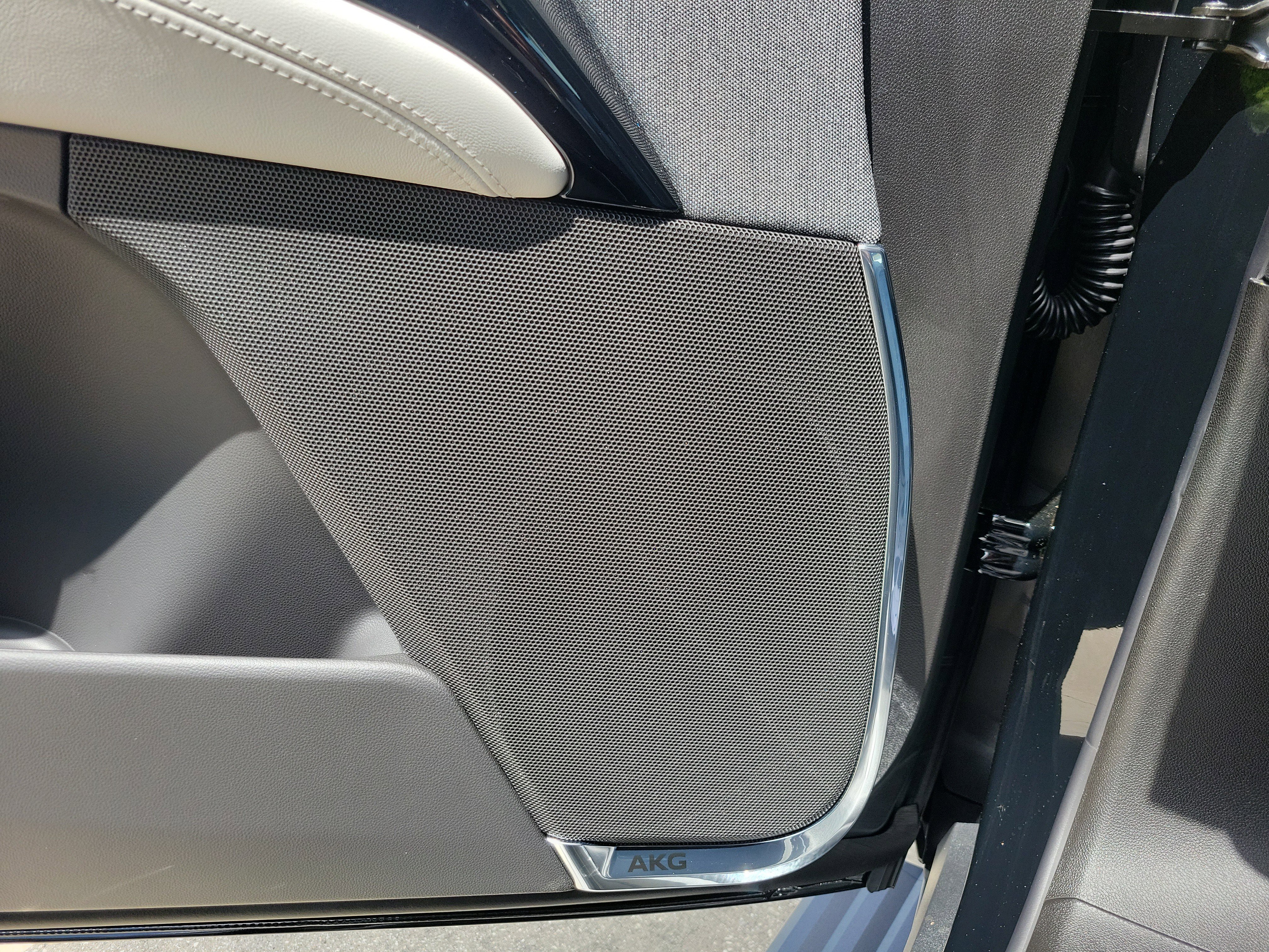 New 2026 Cadillac Escalade ESV Platinum Sport w/ LPO, ONYX Package image 18