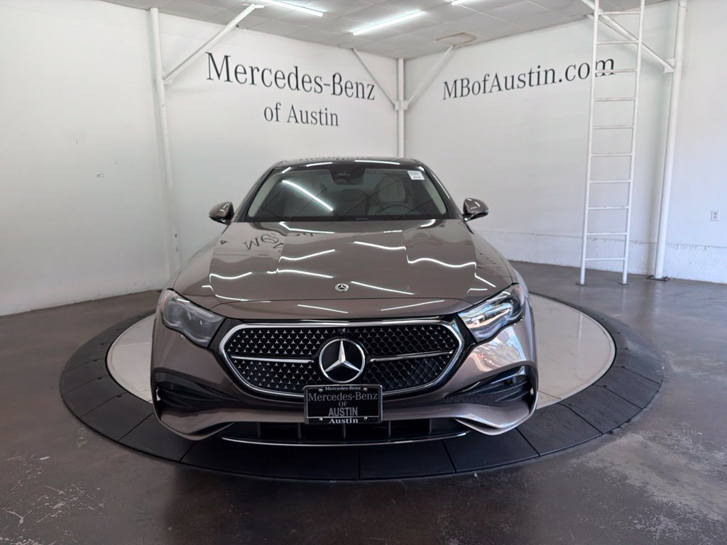 Used 2025 Mercedes-Benz E 350 4MATIC Sedan image 2