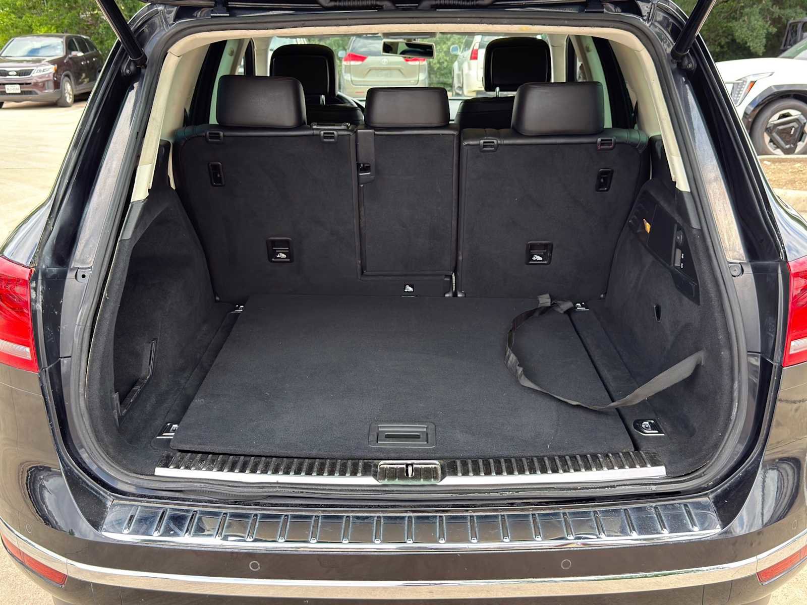 Used 2015 Volkswagen Touareg TDI AWD/4WD image 8