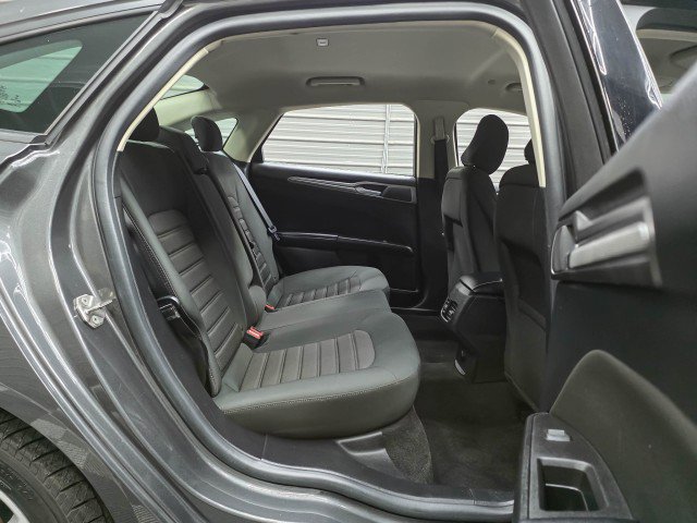 Used 2020 Ford Fusion SE FWD image 17