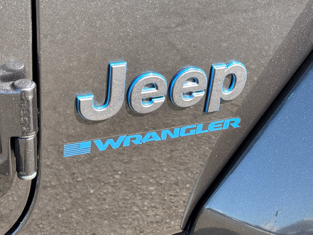 Used 2024 Jeep Wrangler Unlimited w/ Convenience Group AWD/4WD image 8