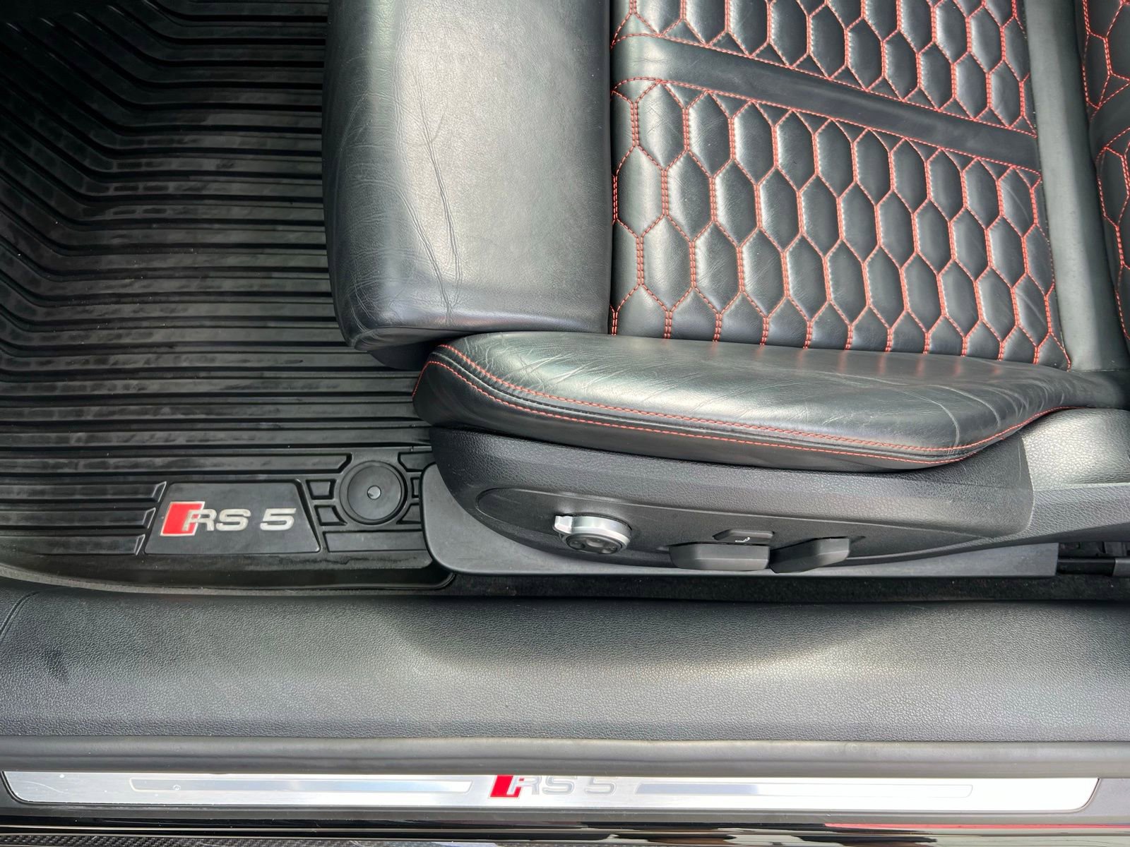 Used 2019 Audi RS 5 w/ Black Optic Carbon Package image 29