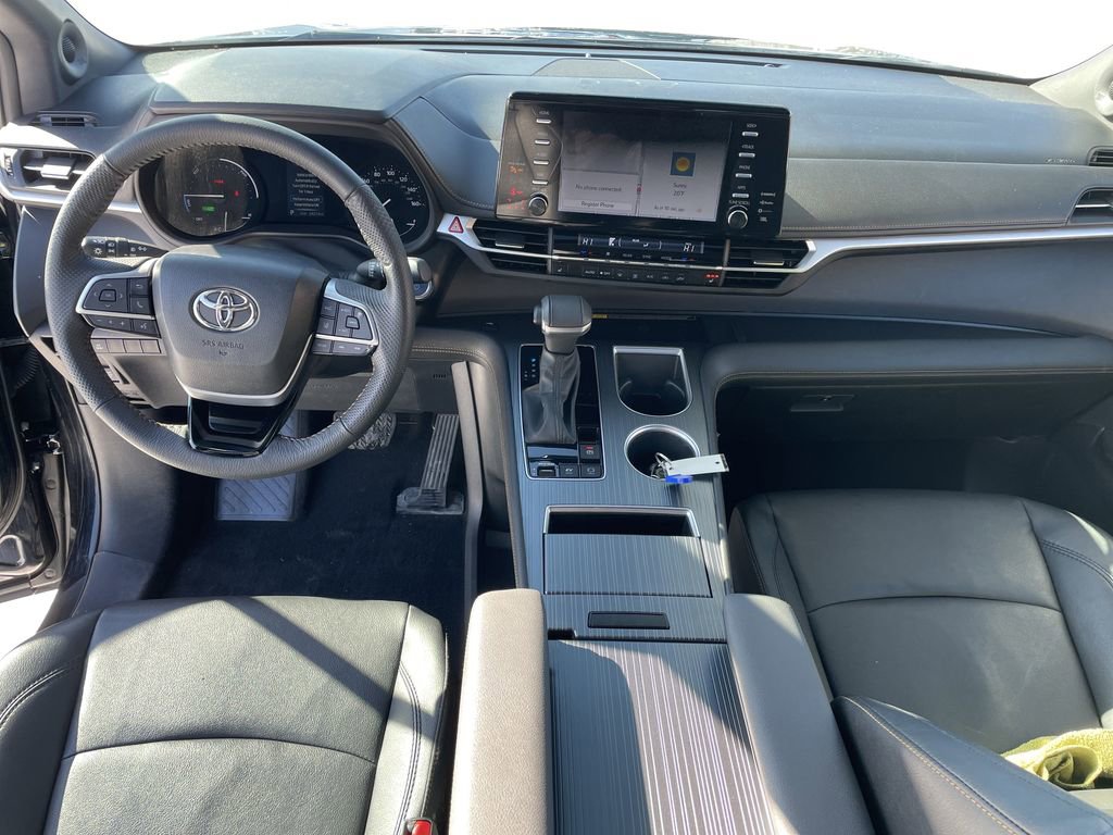 Used 2023 Toyota Sienna XLE Woodland Edition image 15