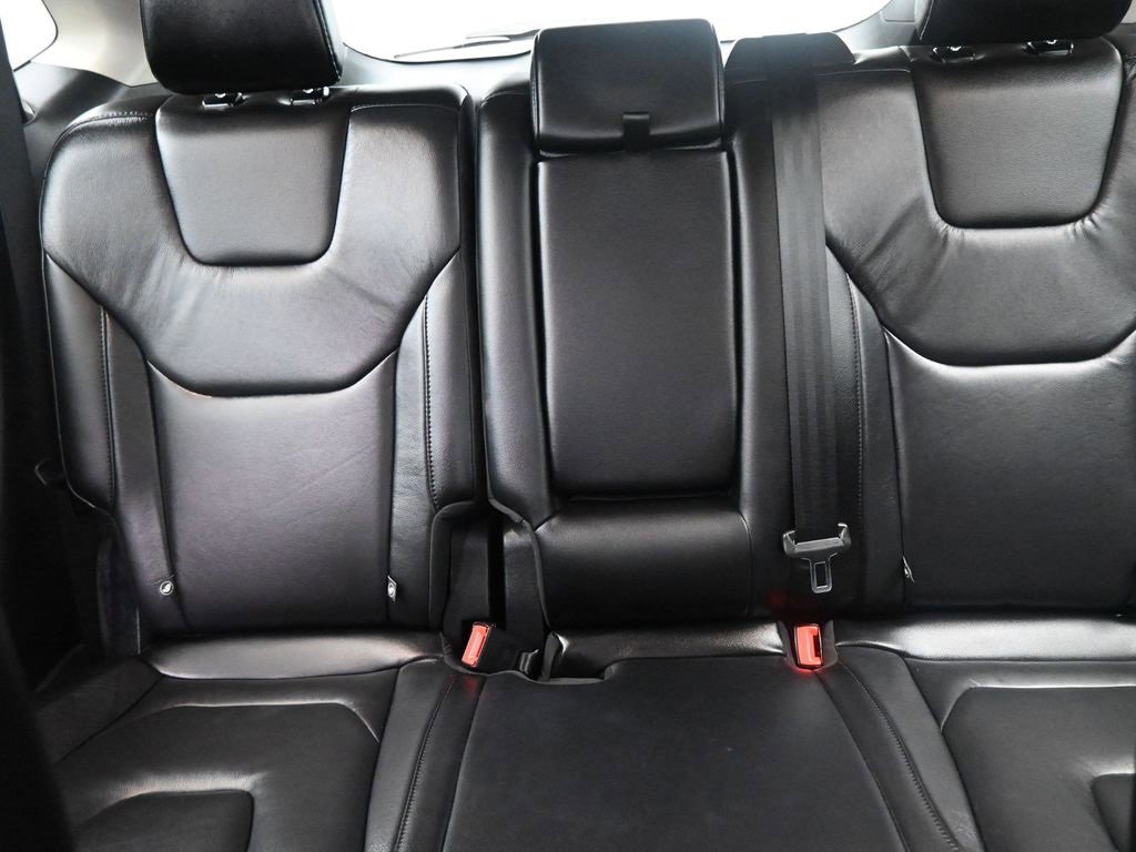 Used 2020 Ford Edge Titanium image 23