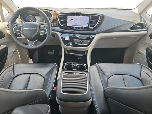 Used 2023 Chrysler Pacifica Limited w/ Uconnect Theater Family Group AWD/4WD image 11