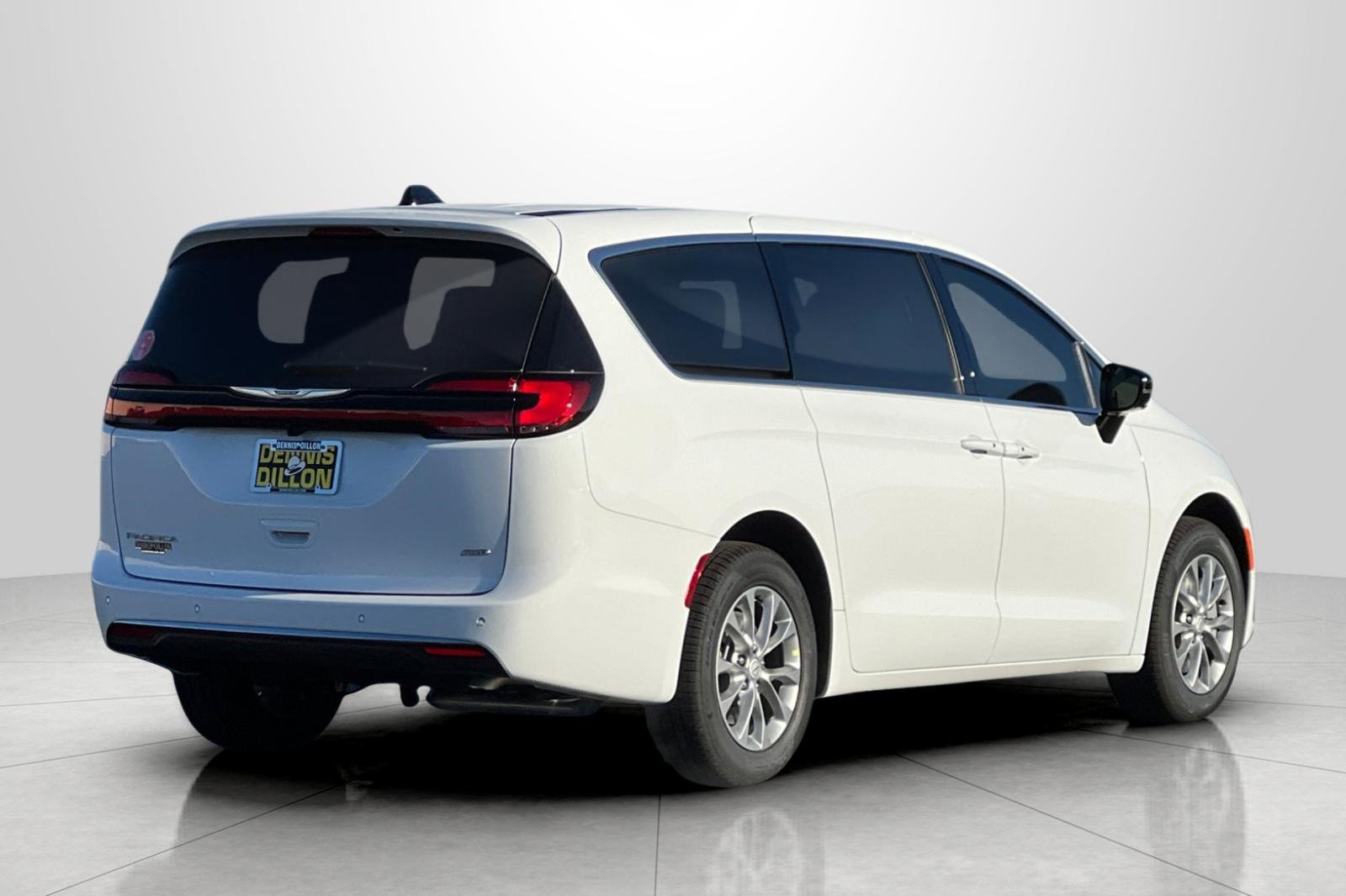 New 2026 Chrysler Pacifica Select image 5