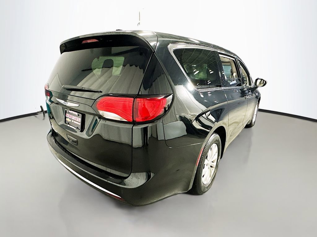 Used 2020 Chrysler Pacifica Touring image 8