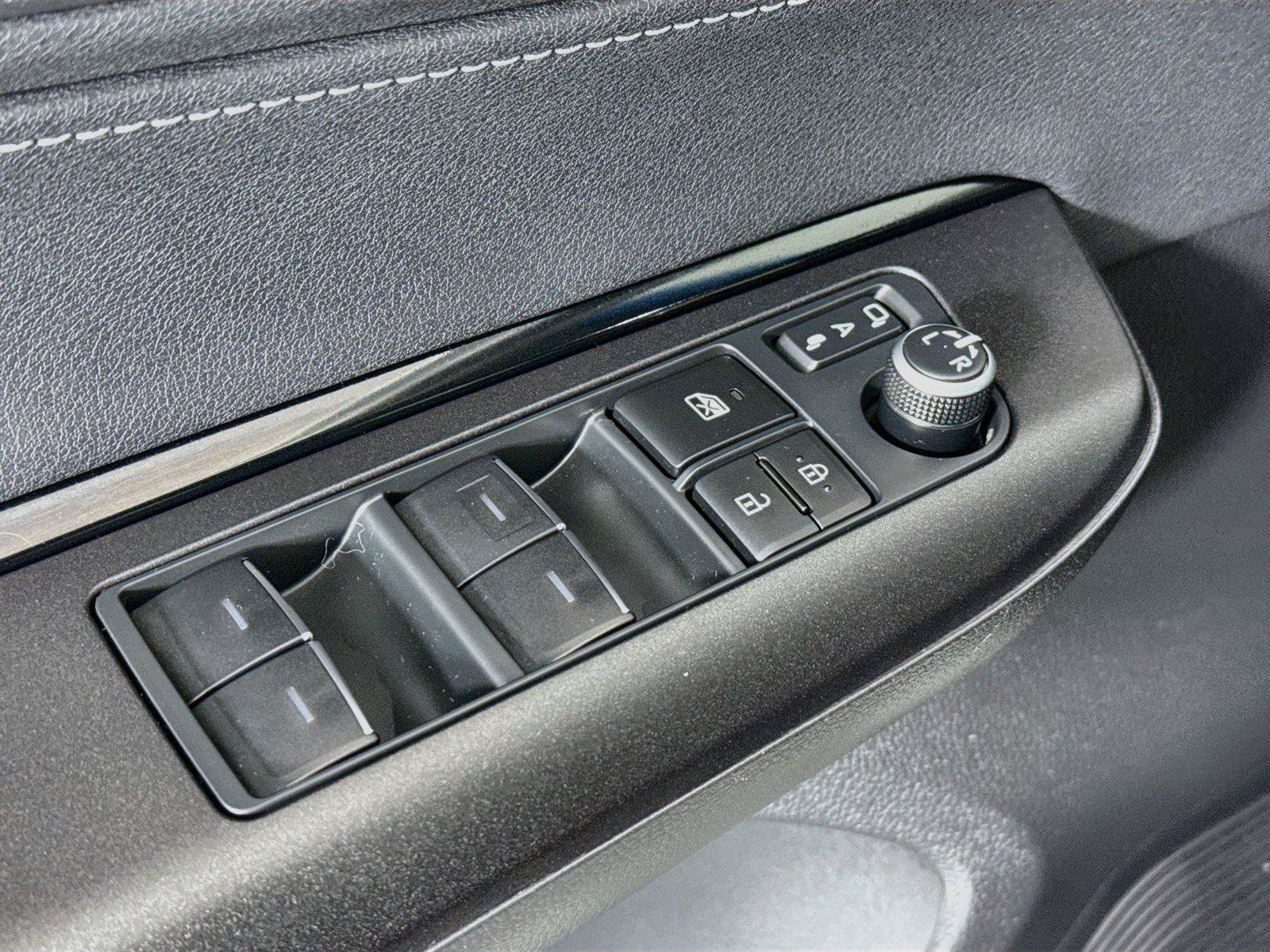 Certified 2023 Toyota Venza LE AWD/4WD image 26