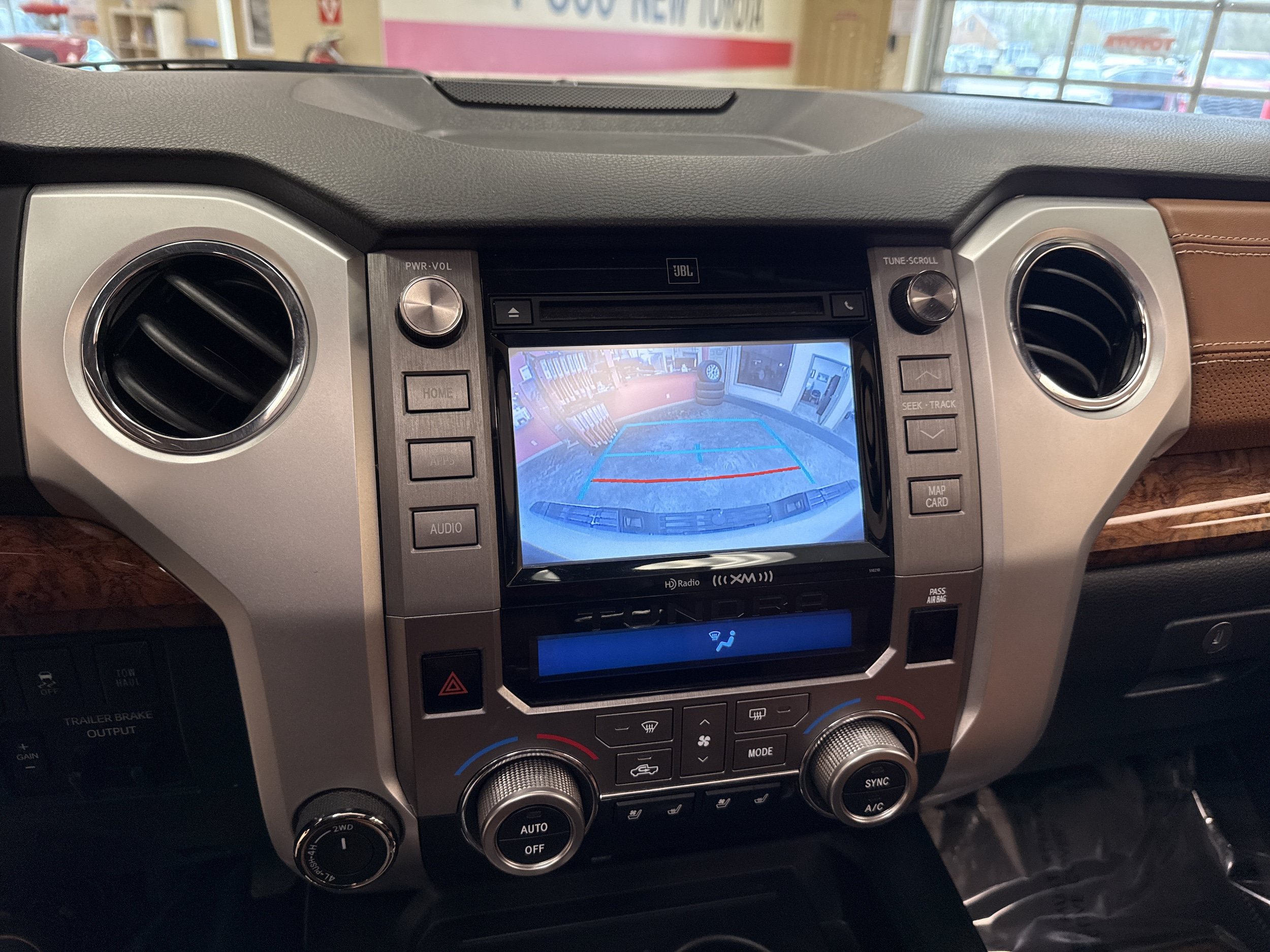 Used 2018 Toyota Tundra Platinum AWD/4WD image 34