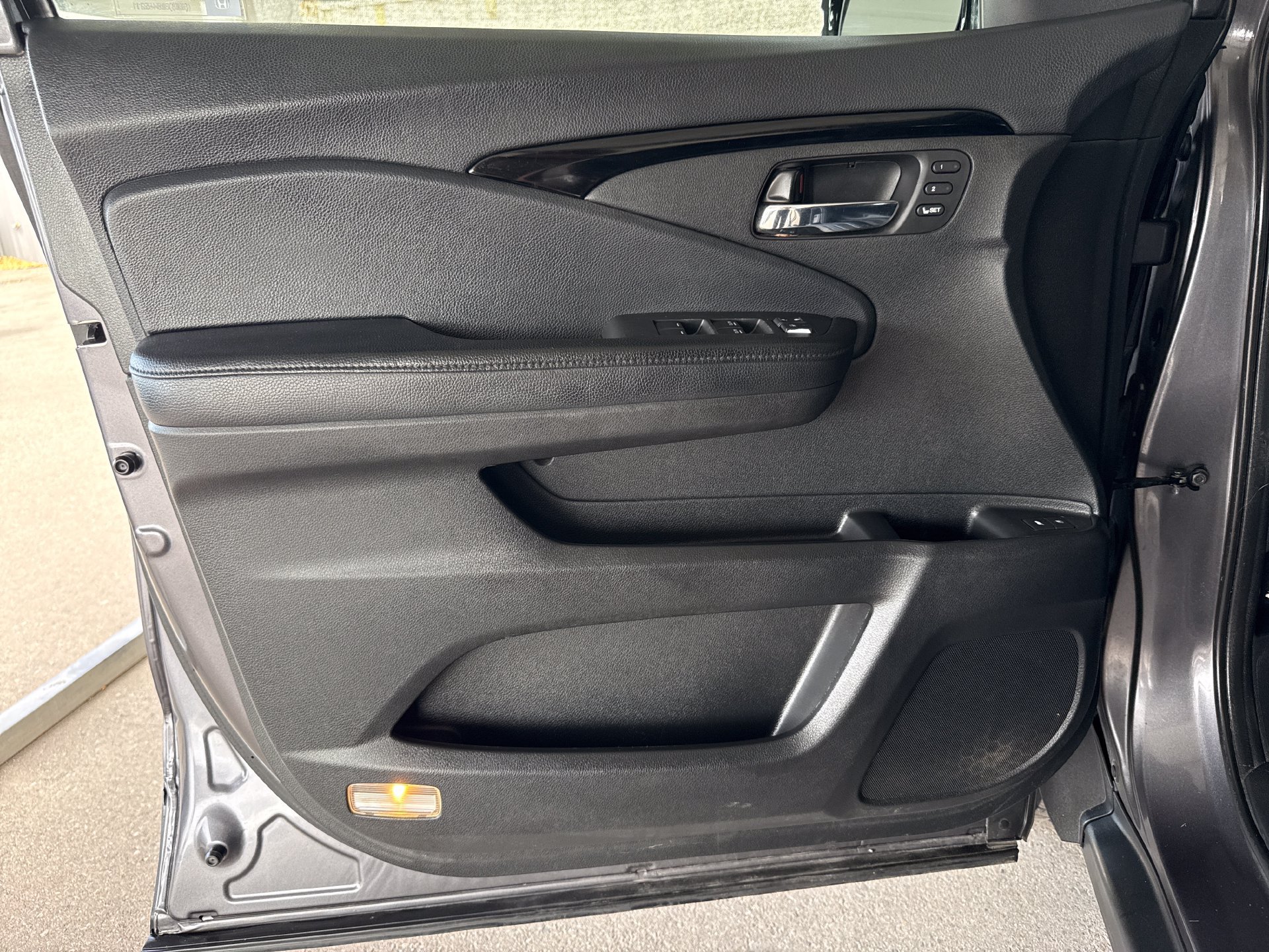 Used 2017 Honda Pilot Touring image 16