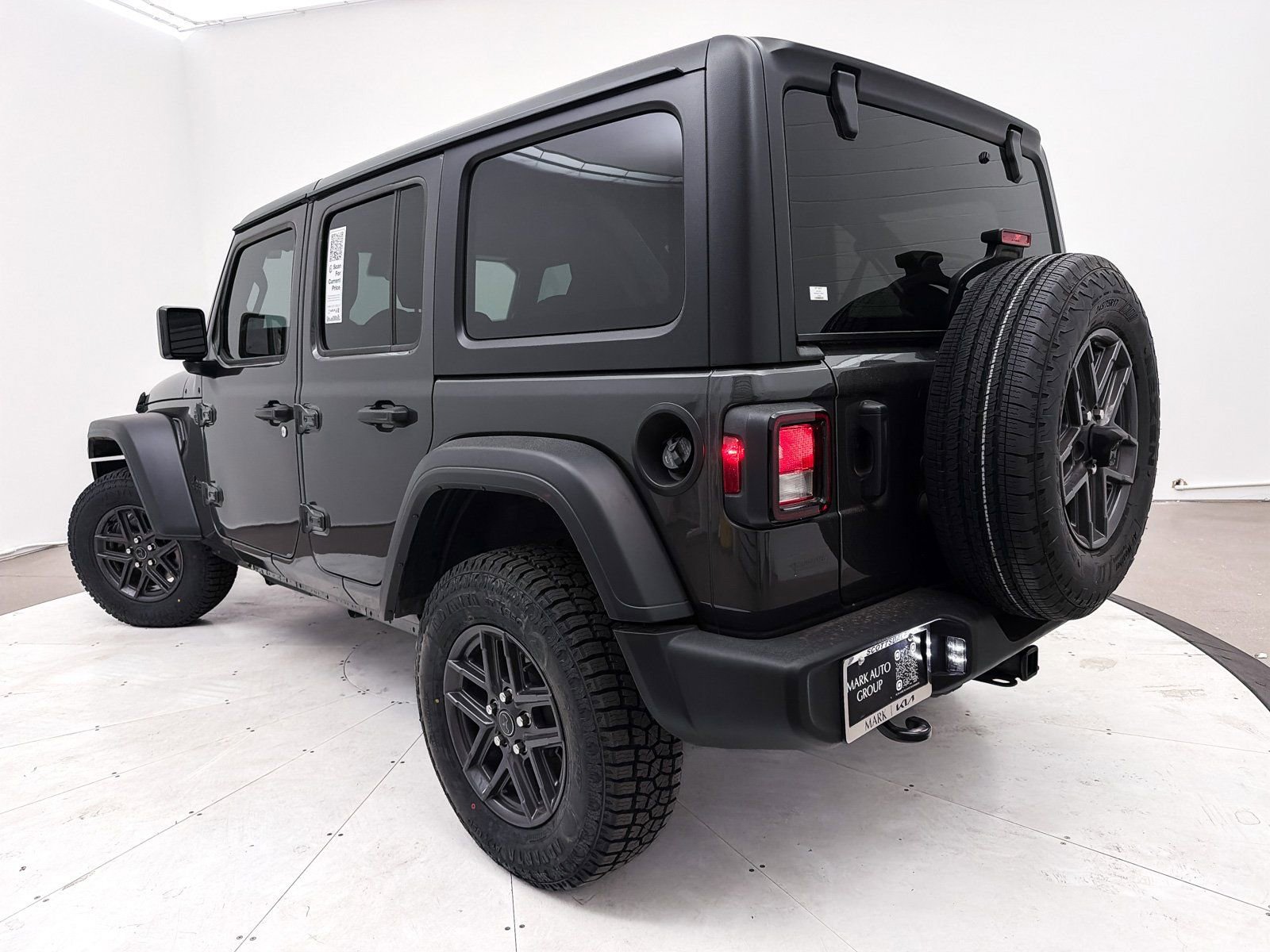 Used 2024 Jeep Wrangler Sport S image 7