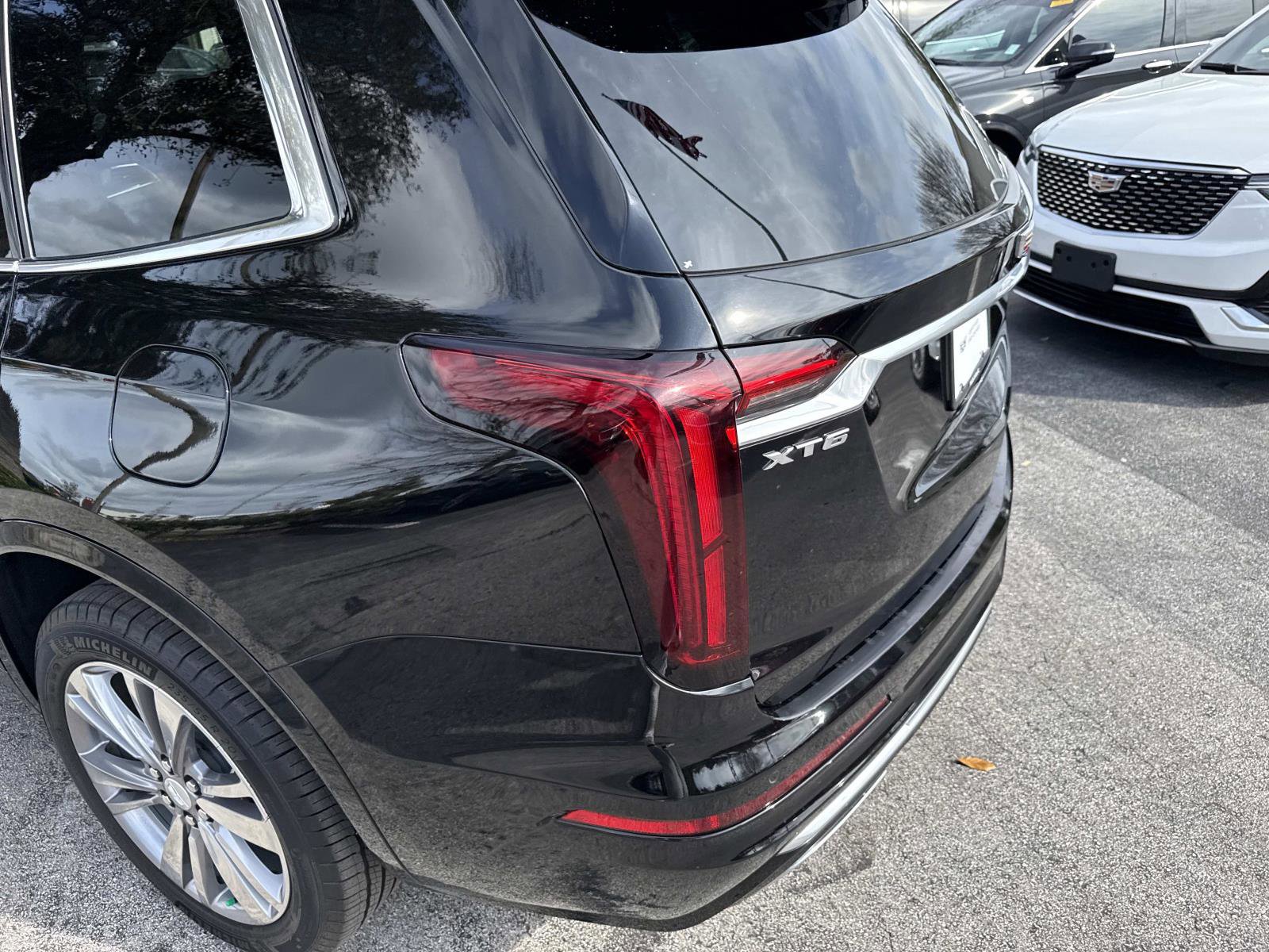 Used 2025 Cadillac XT6 Premium Luxury image 11