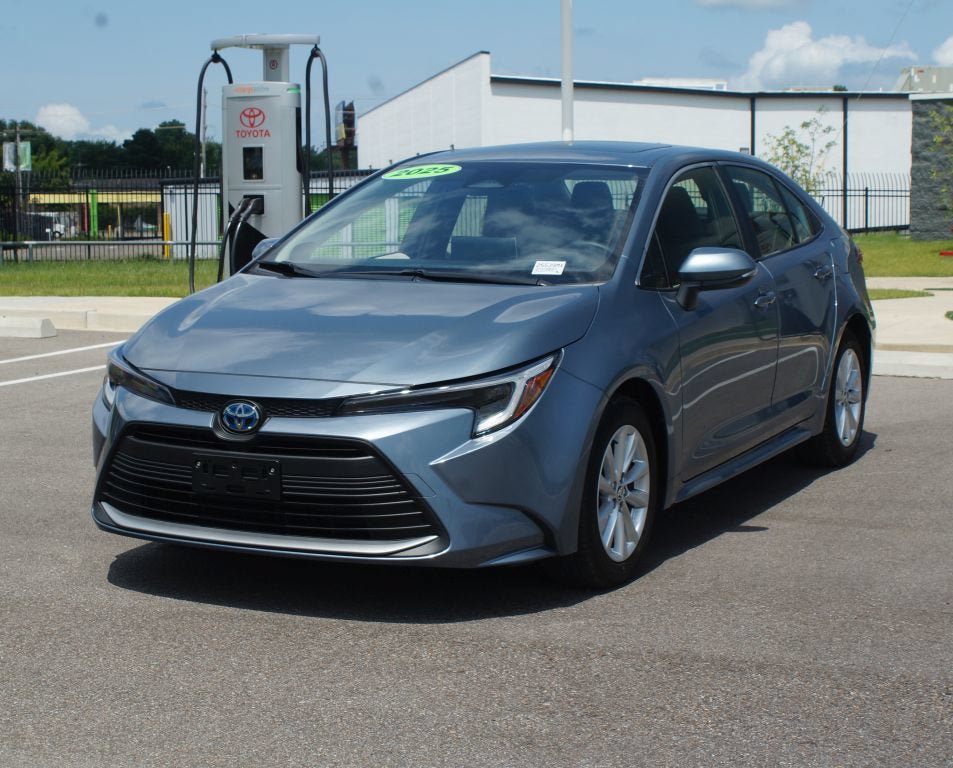 Used 2025 Toyota Corolla XLE FWD image 24