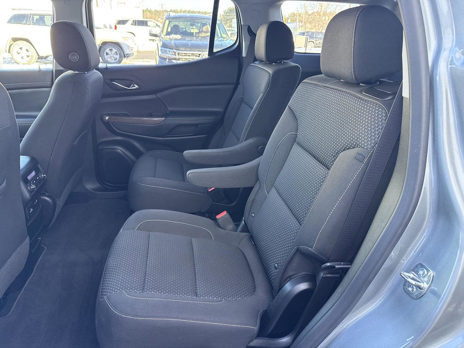 Used 2023 GMC Acadia SLE w/ Driver Convenience Package image 12