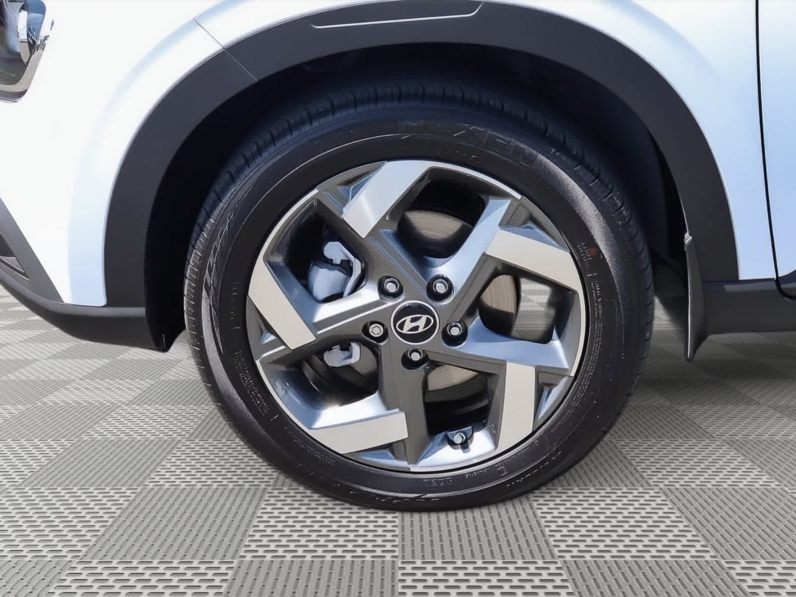 Used 2024 Hyundai Venue SEL FWD image 14