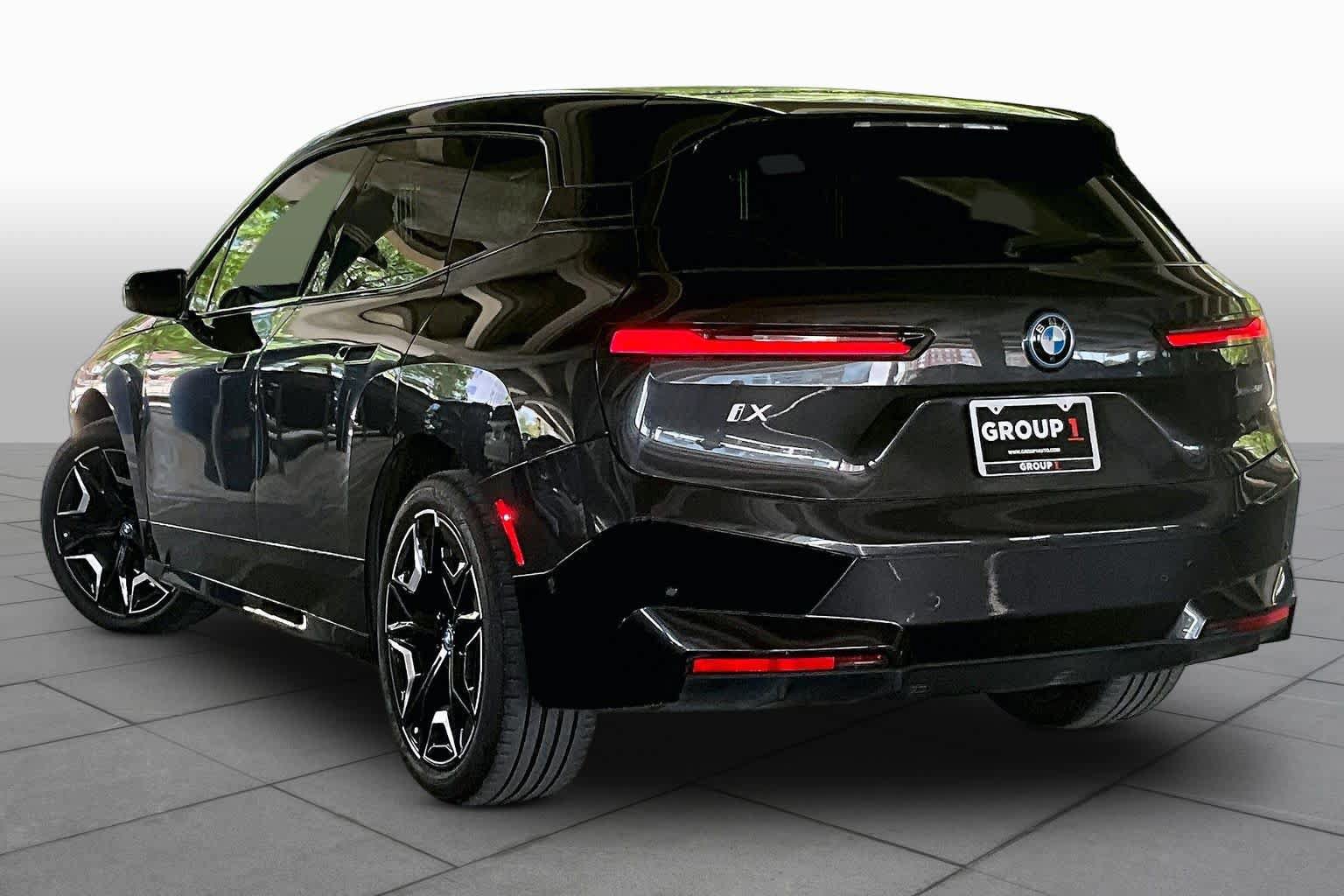 Used 2024 BMW iX xDrive50 w/ Premium Package AWD/4WD image 11