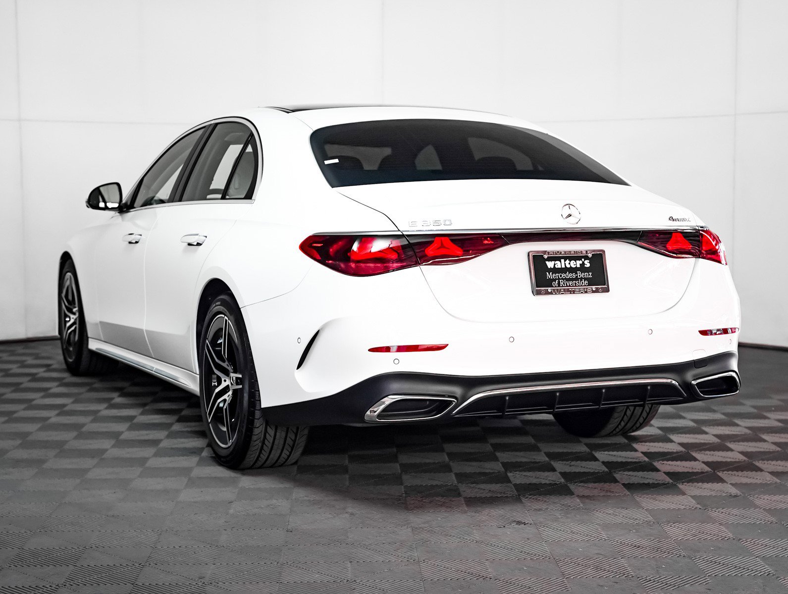 Certified 2024 Mercedes-Benz E 350 4MATIC Sedan image 2