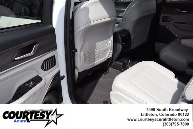 Used 2022 Jeep Grand Cherokee L Overland w/ Luxury Tech Group IV AWD/4WD image 27