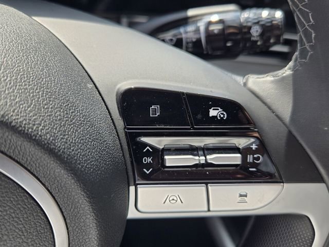 Certified 2025 Hyundai Elantra Limited FWD image 27