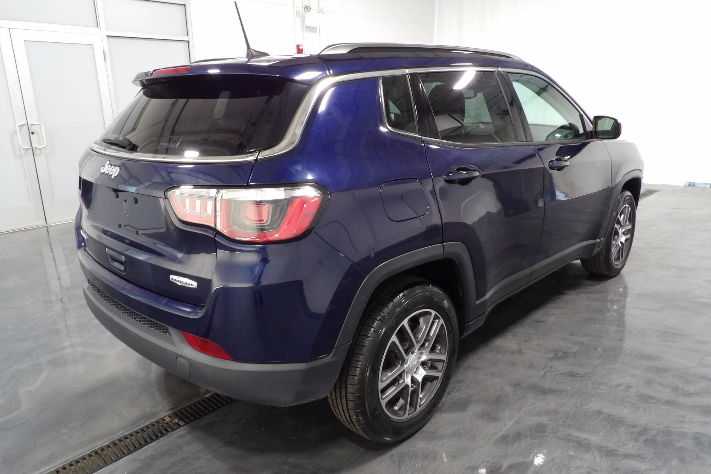 Used 2019 Jeep Compass Latitude w/ Cold Weather Group AWD/4WD image 4