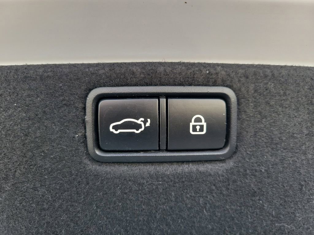 Used 2015 Hyundai Genesis 3.8 w/ Option Group 04 image 10