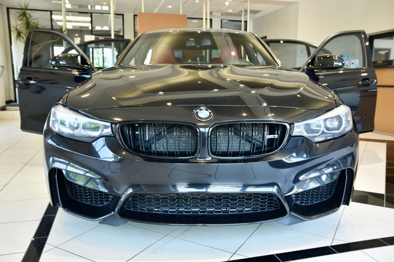 Used 2018 BMW M3 RWD image 2