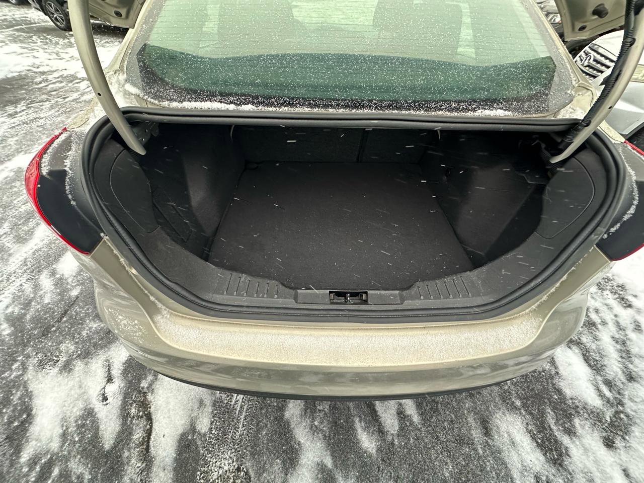 Used 2016 Ford Focus SE w/ SE Cold Weather Package image 14