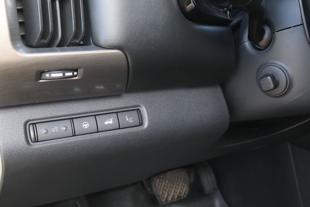 Used 2023 Nissan Pathfinder Platinum image 11