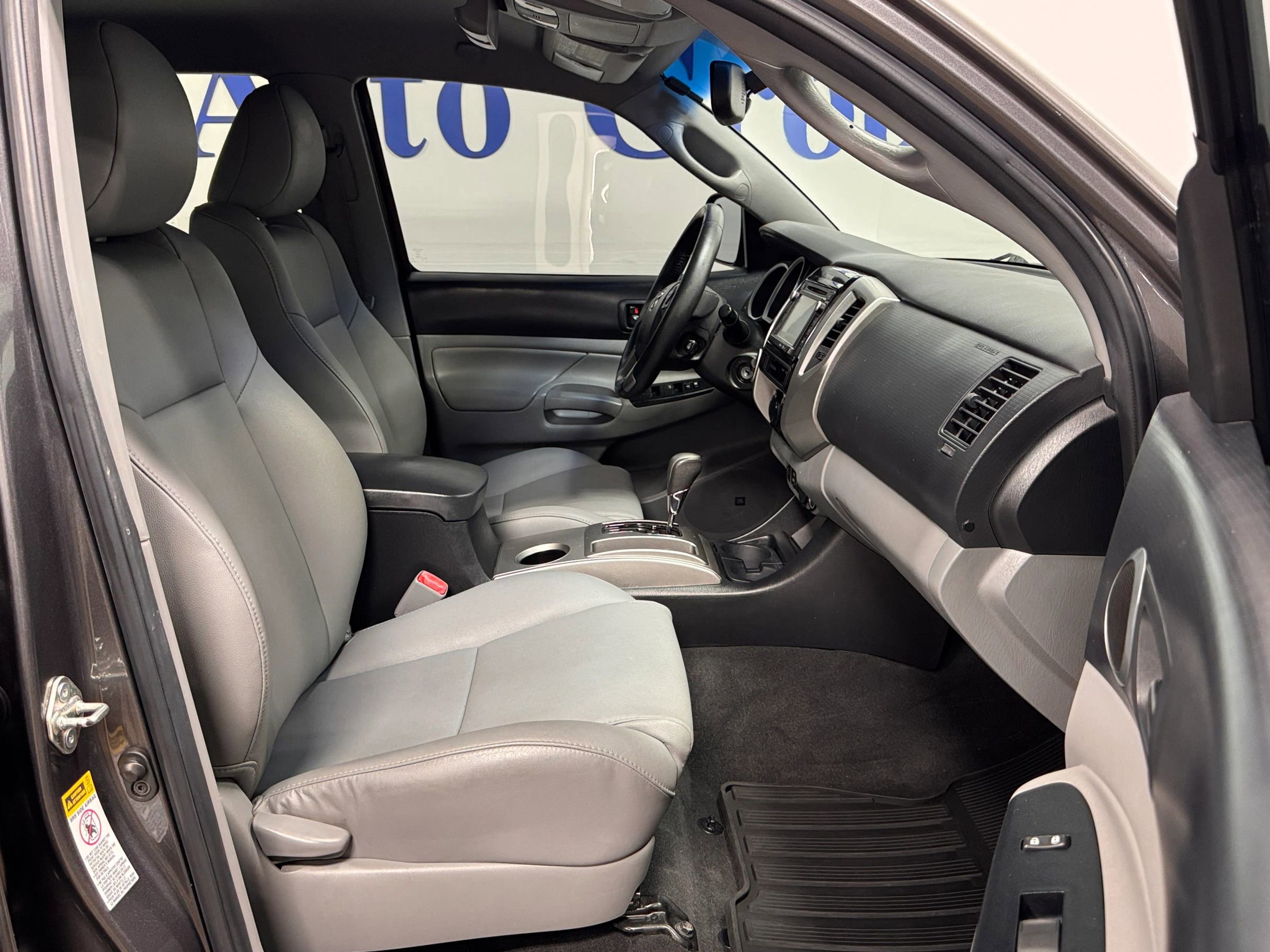 Used 2015 Toyota Tacoma 4x4 Double Cab w/ Limited Package image 10