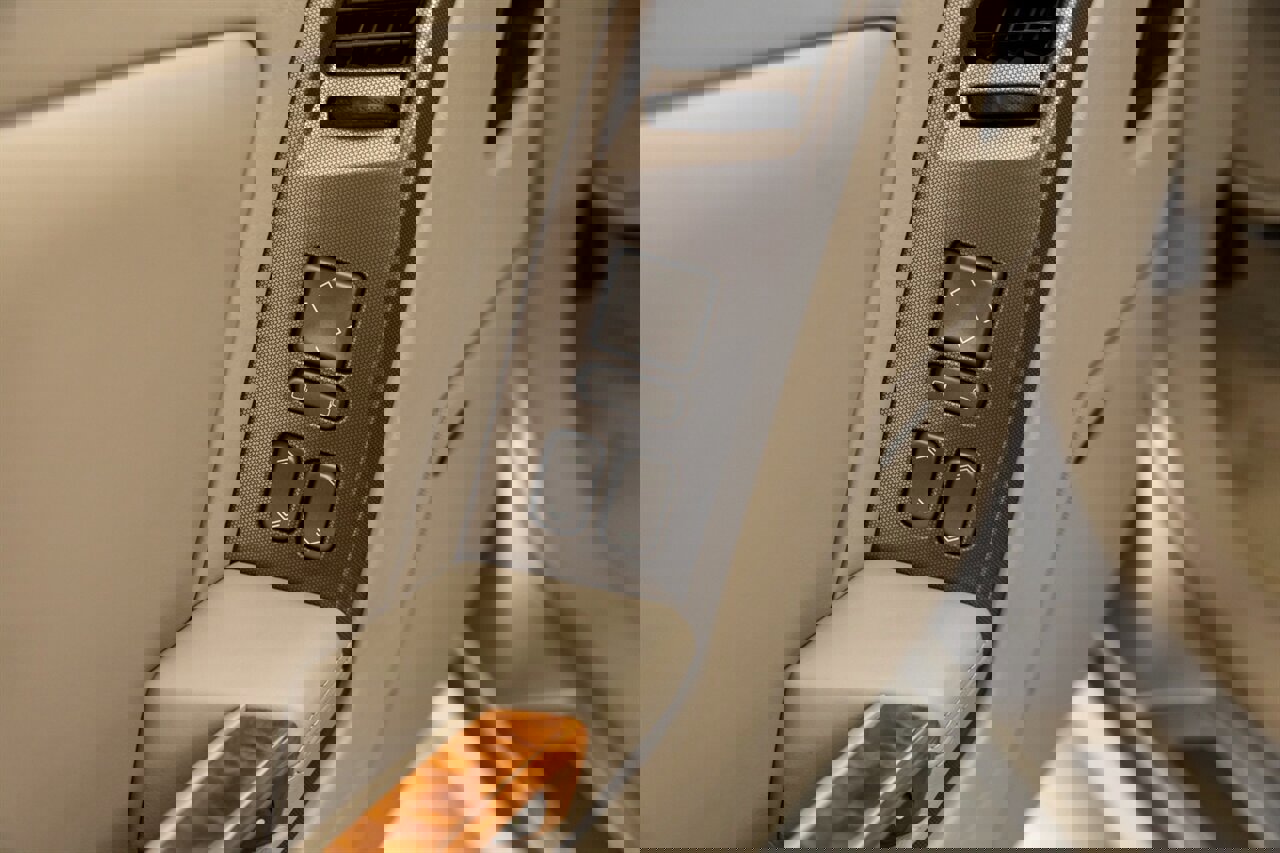 Used 2005 Cadillac XLR image 31