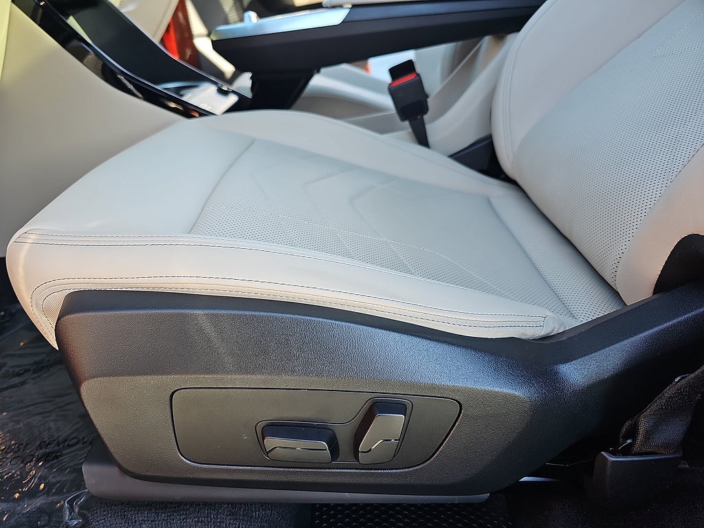 Used 2025 BMW X1 xDrive28i w/ Technology Package AWD/4WD image 29
