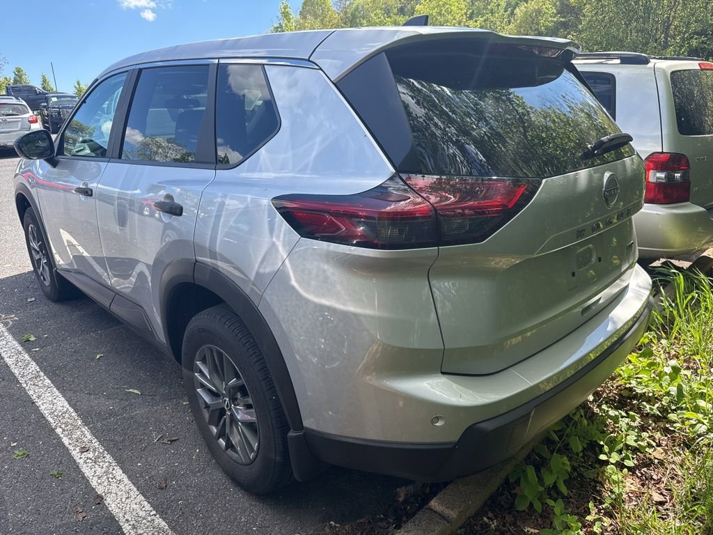 Used 2024 Nissan Rogue S AWD/4WD image 3