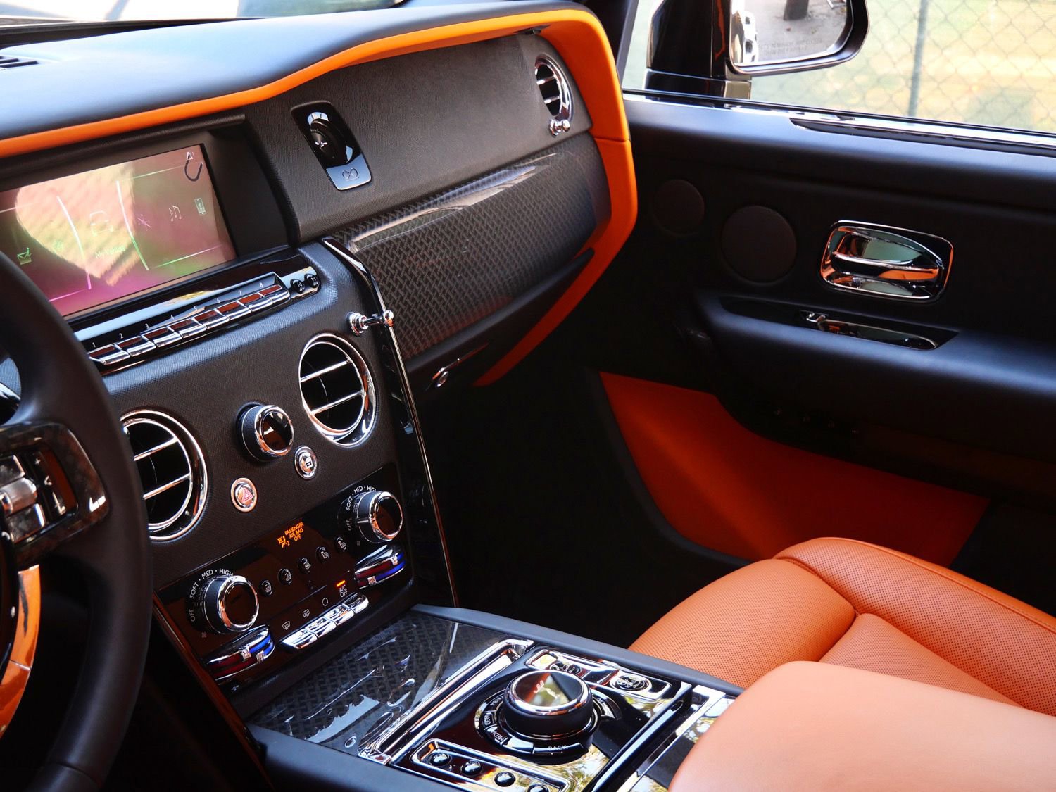 Used 2024 Rolls-Royce Cullinan Black Badge image 24