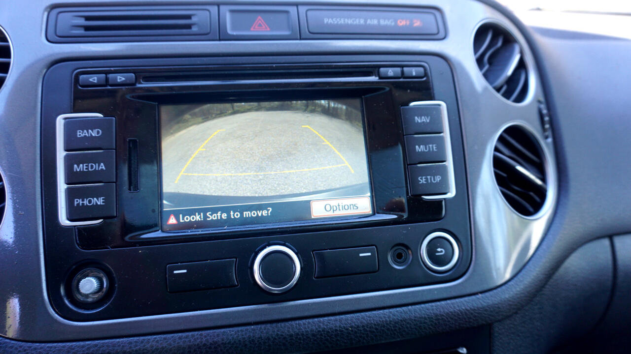 Used 2015 Volkswagen Tiguan SEL image 9