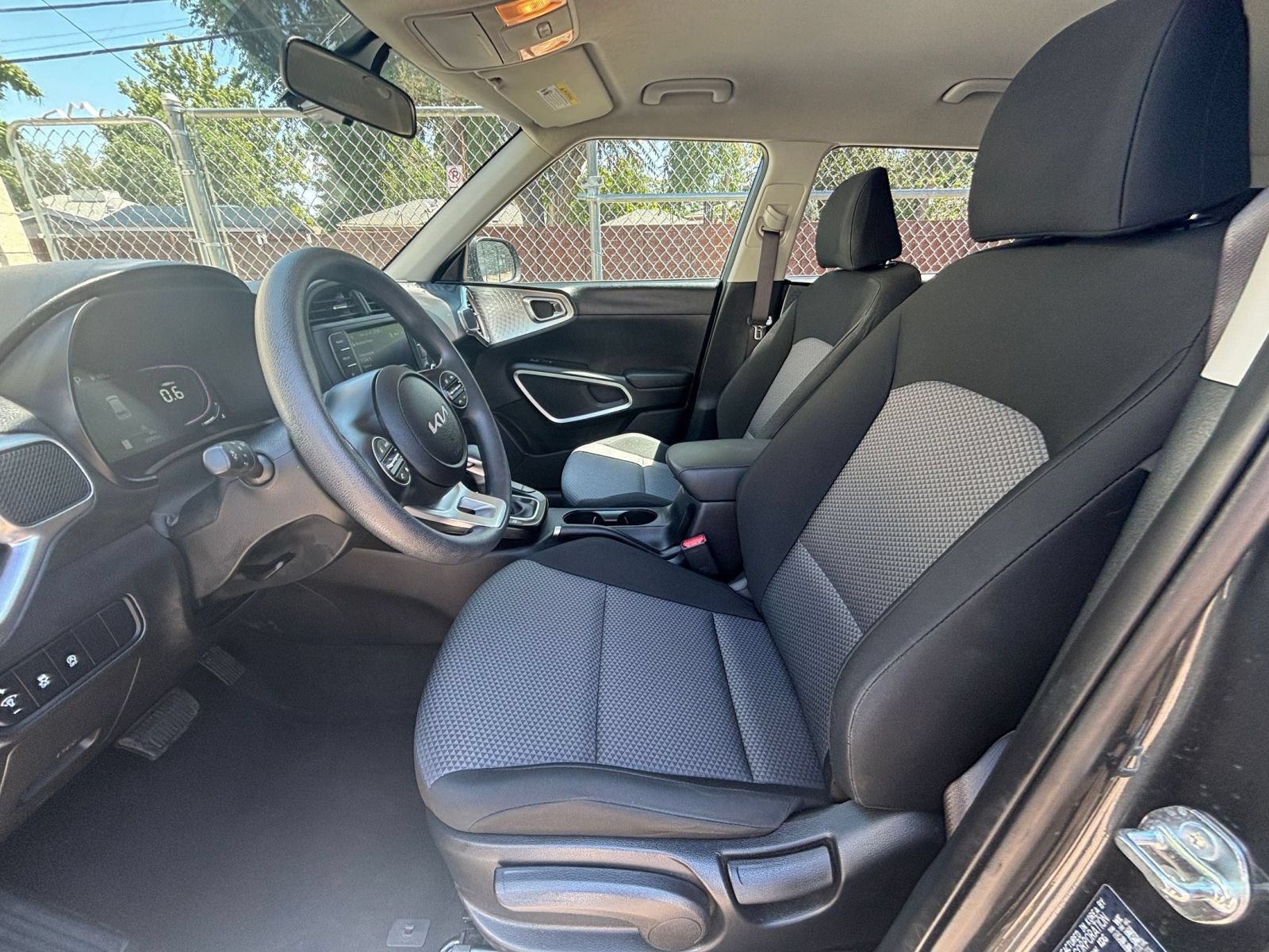 Used 2025 Kia Soul LX w/ LX Technology Package FWD image 22