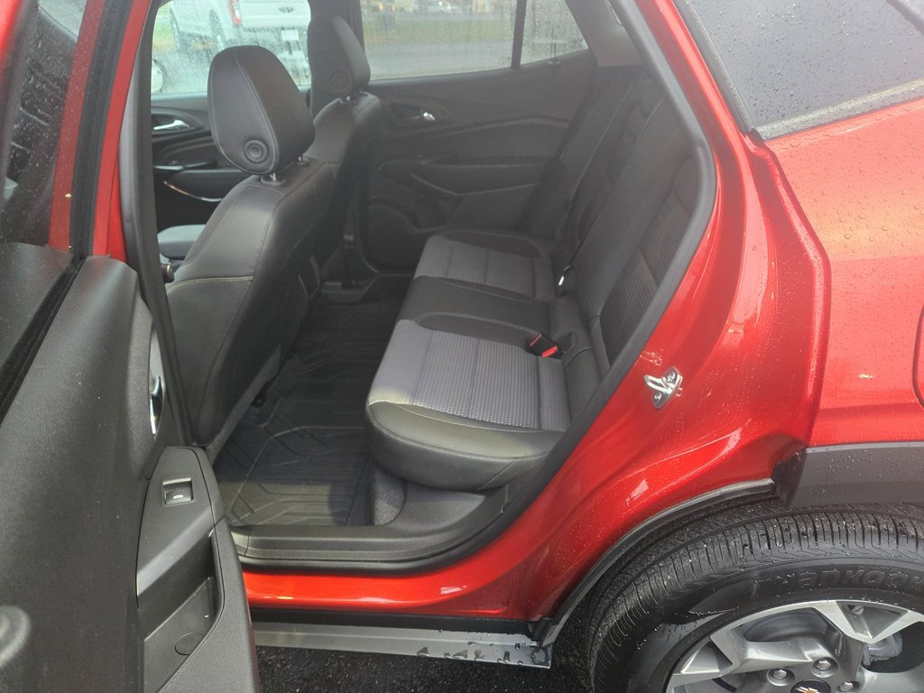 Used 2024 Chevrolet Trax LT w/ Driver Confidence Package image 8