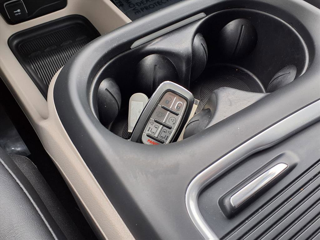 Used 2024 Chrysler Pacifica Touring-L image 14