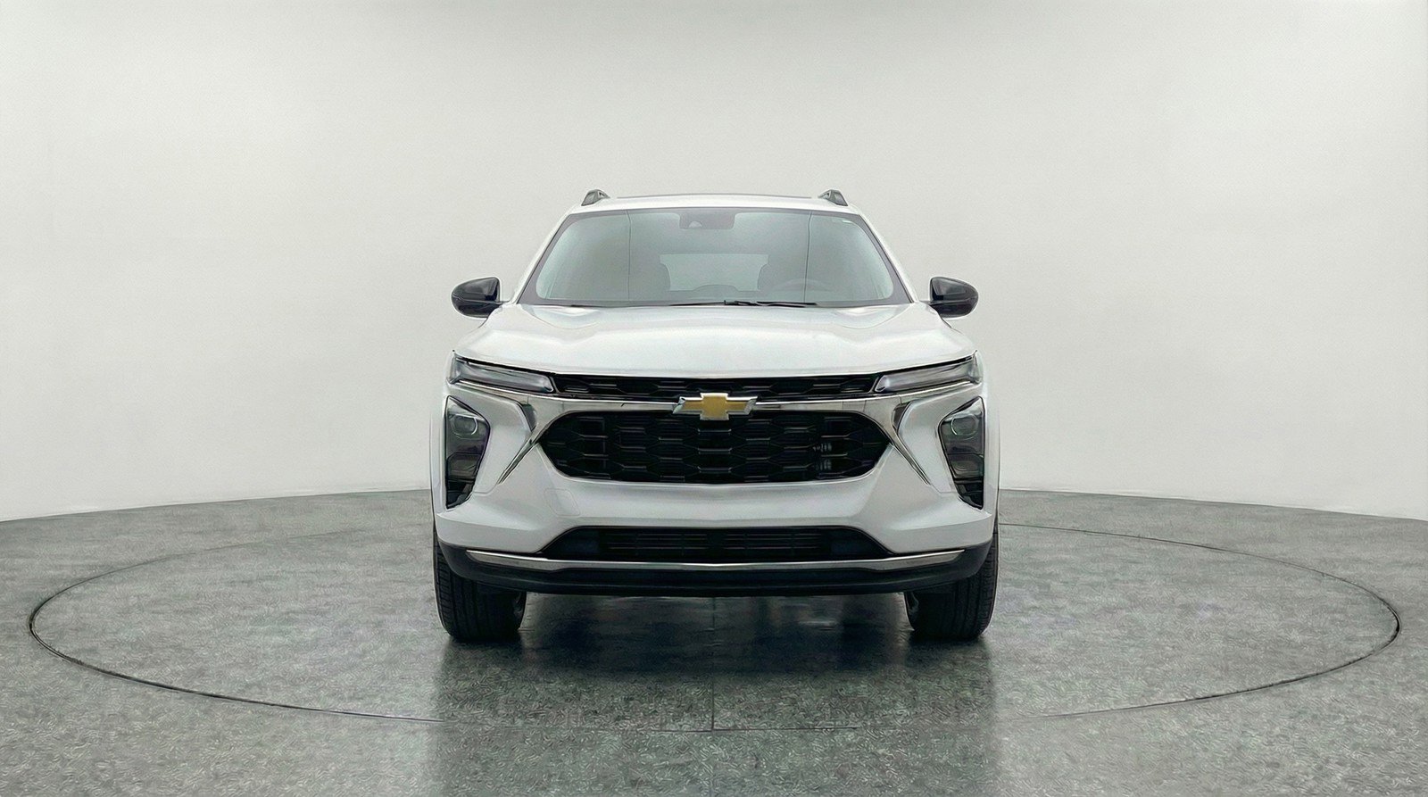 Used 2025 Chevrolet Trax LT FWD image 2
