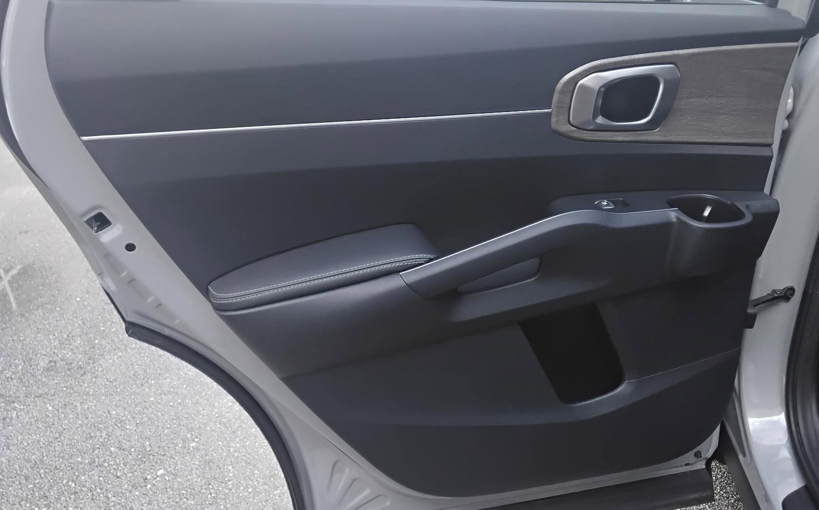 Used 2022 Kia Sorento EX w/ Panoramic Sunroof Package image 20