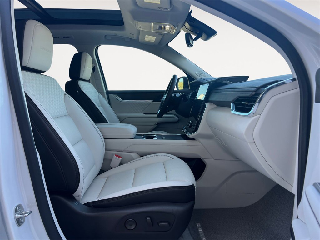 Used 2025 GMC Acadia Denali w/ Super Cruise Package image 15