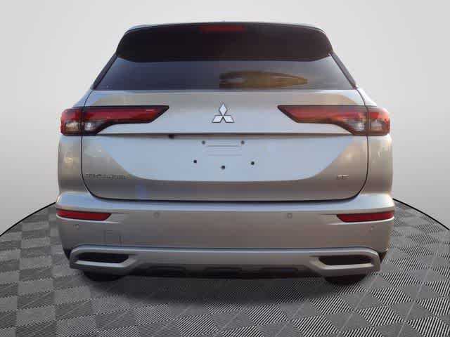 Used 2024 Mitsubishi Outlander SE AWD/4WD image 3