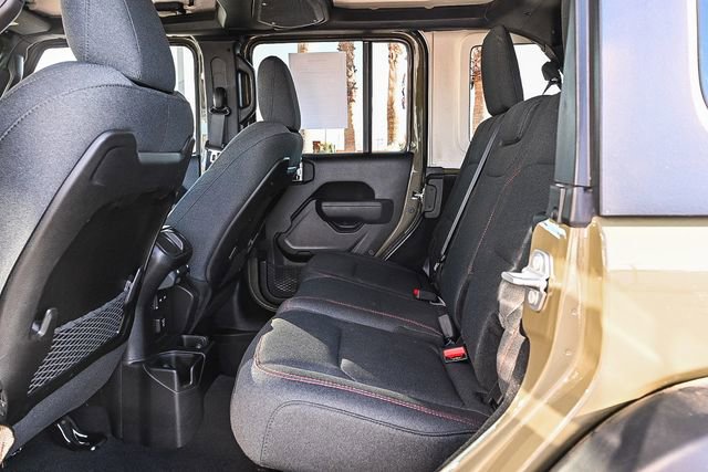 Used 2025 Jeep Wrangler Unlimited Rubicon w/ Convenience Group image 18