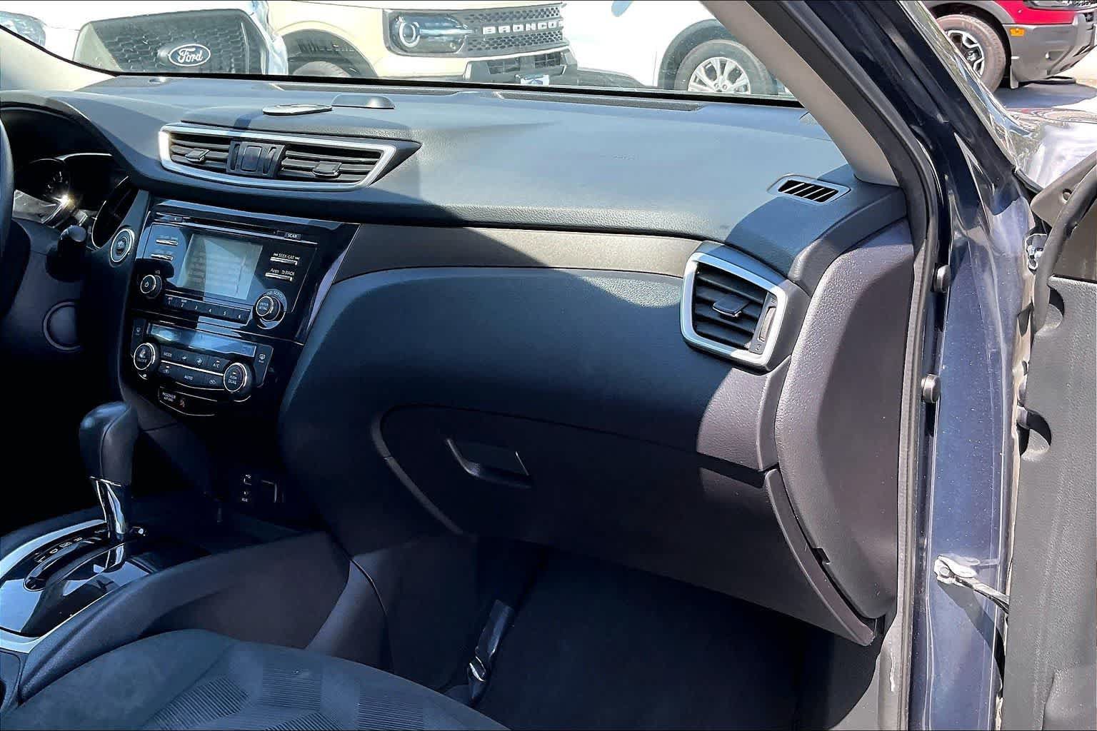 Used 2016 Nissan Rogue SV FWD image 23