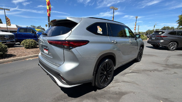 Used 2023 Toyota Highlander XSE AWD/4WD image 4