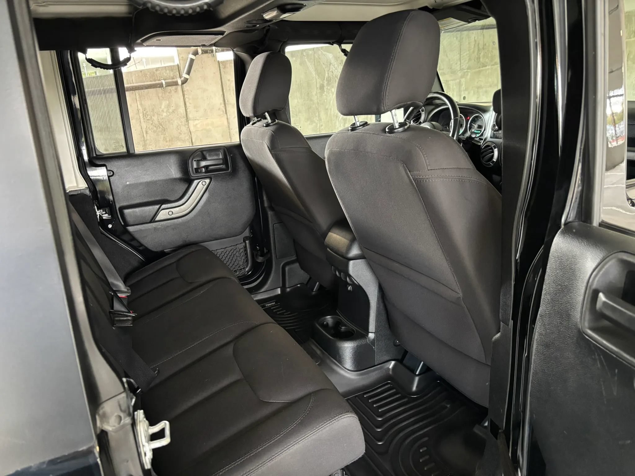 Used 2015 Jeep Wrangler Unlimited Sport AWD/4WD image 21